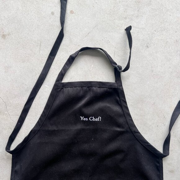 Yes Chef Embroidered Apron - Picture 1 of 2